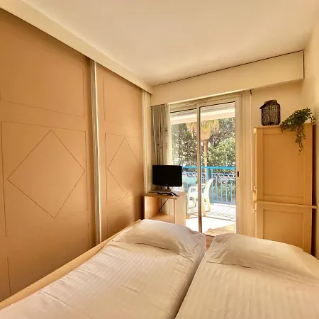 Joli 2 Pieces Vue Jardin 50m Parking Clim