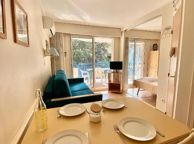 Апартаменты Joli 2 Pieces Vue Jardin 50m Parking Clim